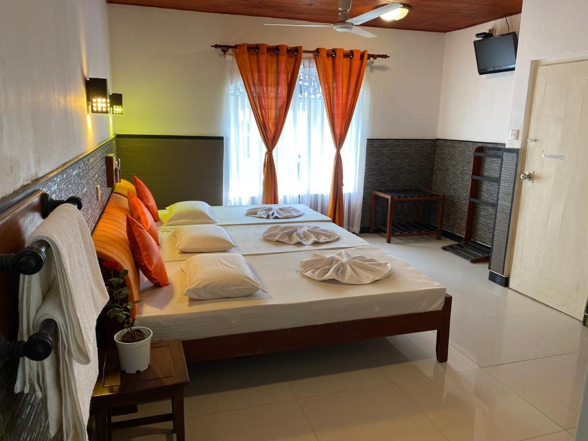 Beach Walk Hotel Unawatuna Eksteriør bilde